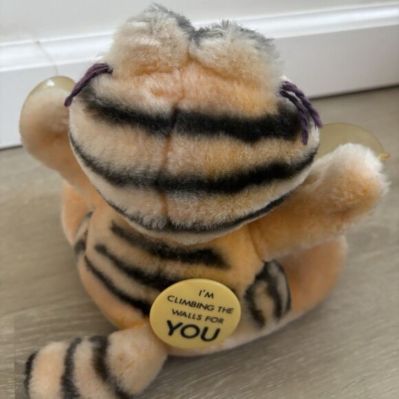 Vtg 1981 Dakin Garfield Plush Suction Cup Cat Toy "Climbing Walls" Striped 6" - Picture 4 of 10